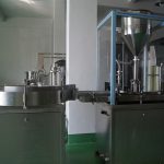 Automatic cream filling machine with round table bottles unscrambler single head cream filler automated conveyor system