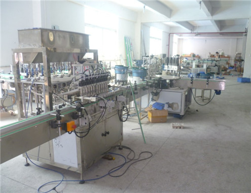 Etiketovací stroje na plnění lahví s olejem