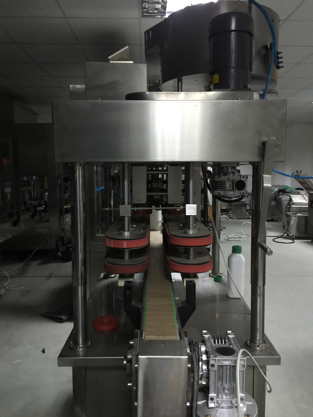 Vacuum filling machine 10 heads high speed screw capping line