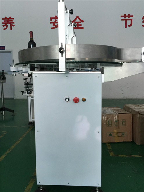 Vertical red wine labeling machines automatic with round turntable bottles feeding system transparent labels labeller machinery automatic