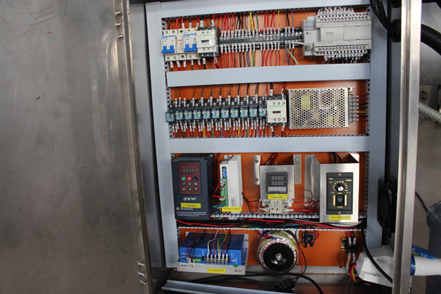 FILLING MACHINE 4 heads (1).JPG