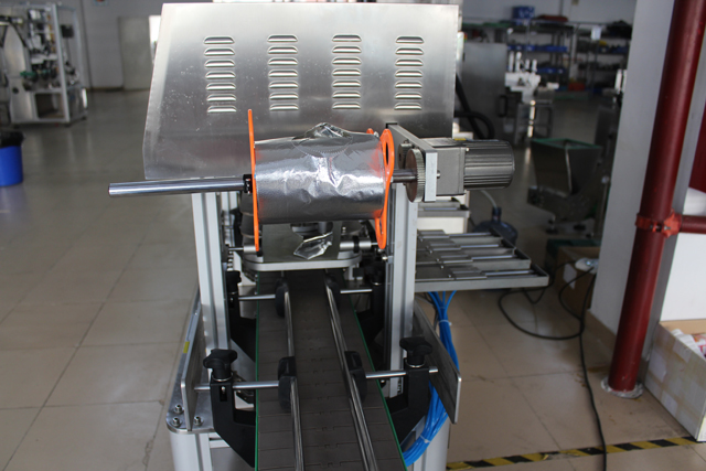 Glass jars sealing machine (1).JPG