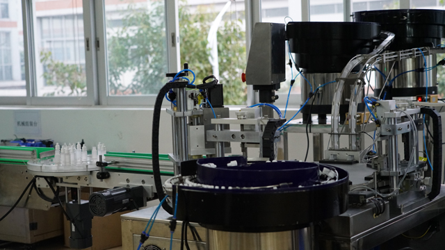 filling capping labeling pictures.jpg