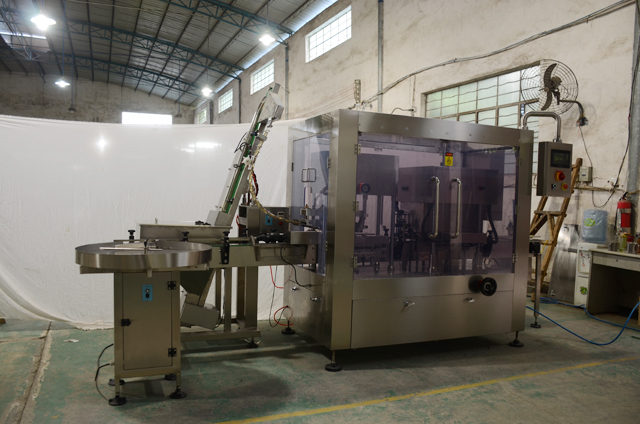 automatic vacuum capping.jpg