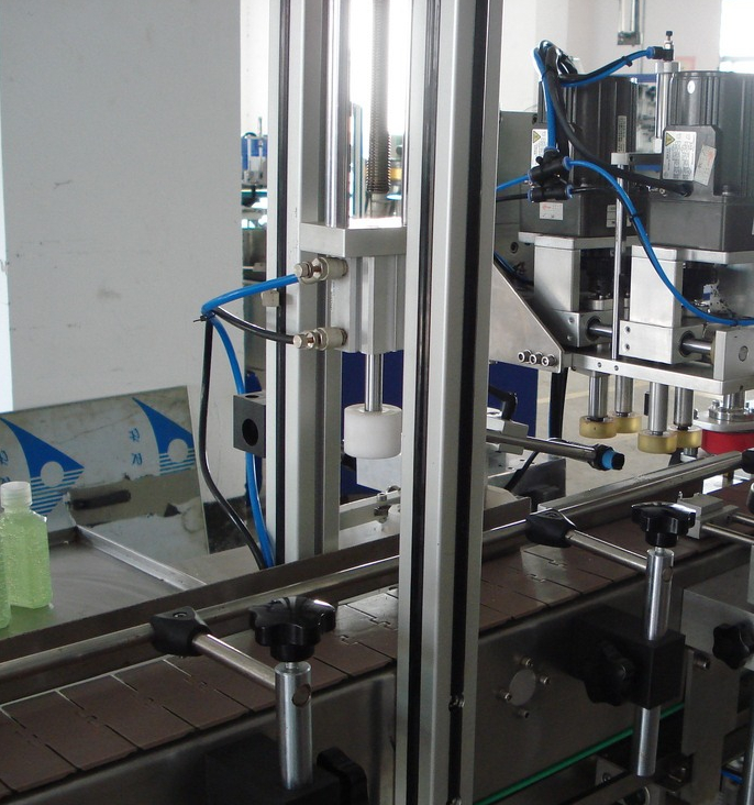 inline screw capper equipment automatic inline screw capping machine.jpg