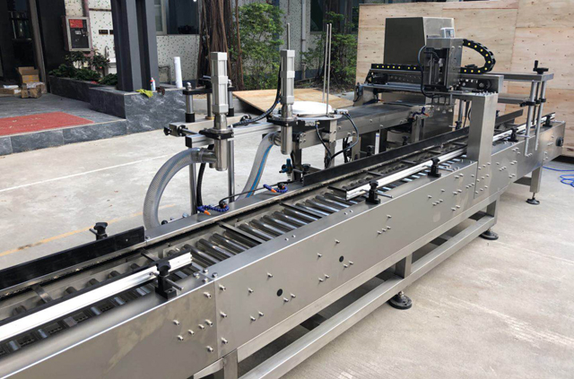 filling oil bucket capping machine.jpg