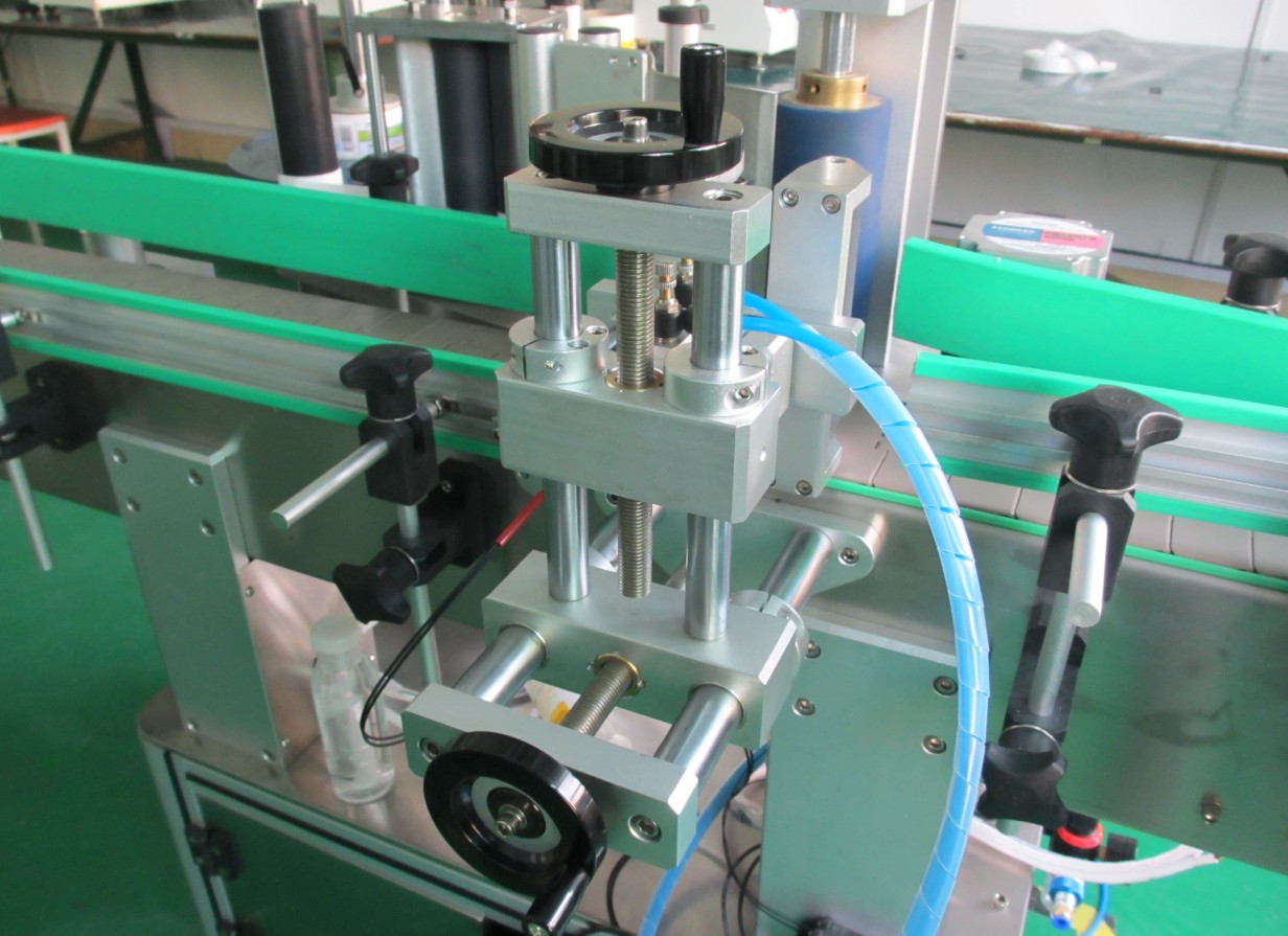 round bottles labeling machinery automatic round bottles etiketter labeling machine (10).JPG