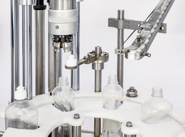 capping head close shot details of single capping machine.jpg