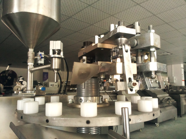 metal tubes filling folding machine tubes filling sealing machines in stock.jpg