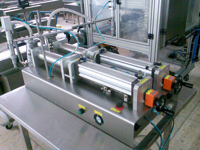 double heads liquid filling machine 2 heads filling machine for liquid detergent.jpg