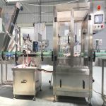 Glass jars double heads vacuum capping machine automatic rotary capper with glass bottles caps lifting falling distributing system food packaging