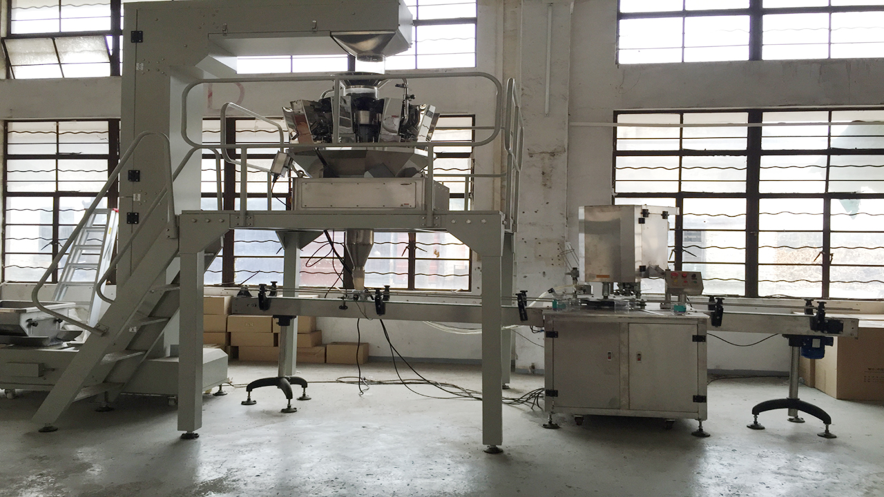 cans filling sealing machines.jpg