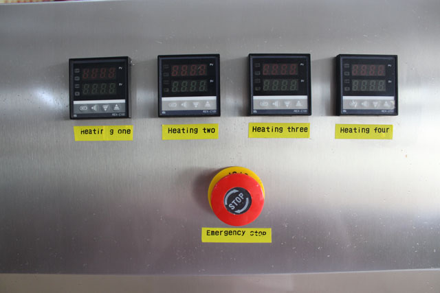 CLOSE PICTURE OF SCREW CAPPING MACHINE.jpg