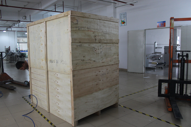 wooden case packing for horizontal labeling (3).JPG