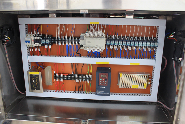 horizontal labeling machine actual picture.jpg