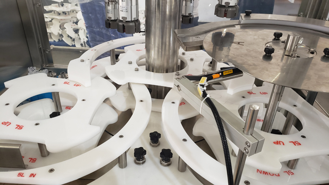 screw capping equipment.jpg