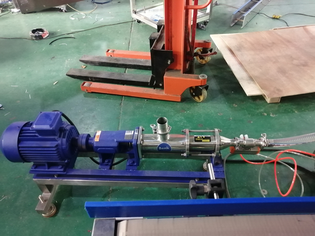 12 heads filling machine with mixing heater (3).jpg