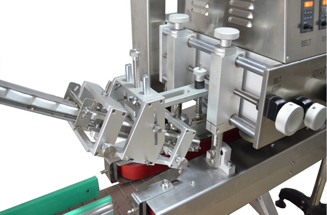 inline screw capping machine.jpg