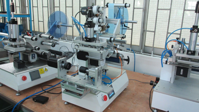 rolling labeller equipments semi automatic for matt.jpg