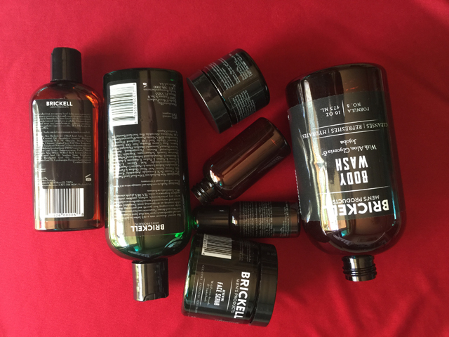 rolling labeller equipment for bottles labeling.jpg