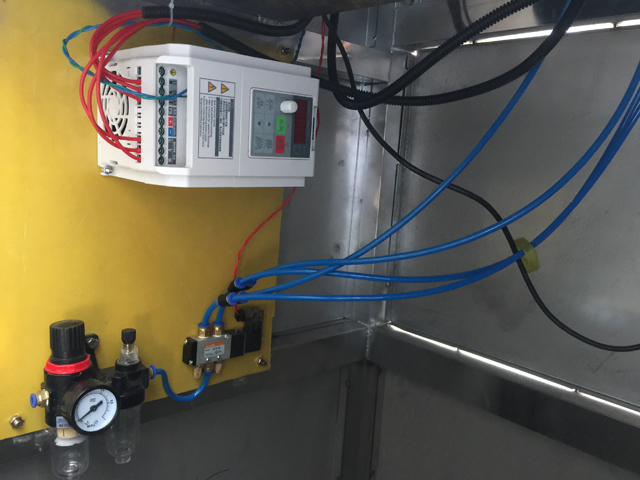 inside ropp capping machinery.jpg