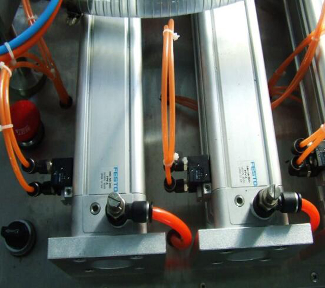 close pictures for filling machinery.jpg