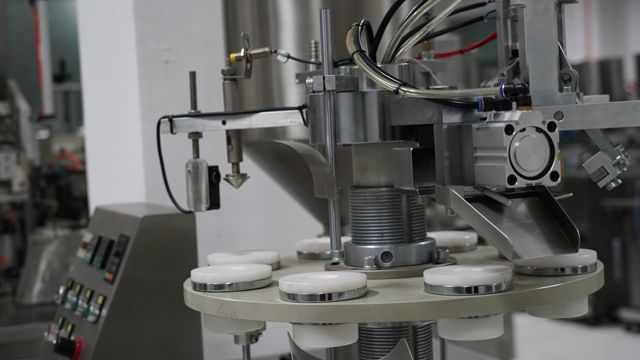 tube filler sealer plastic.jpg