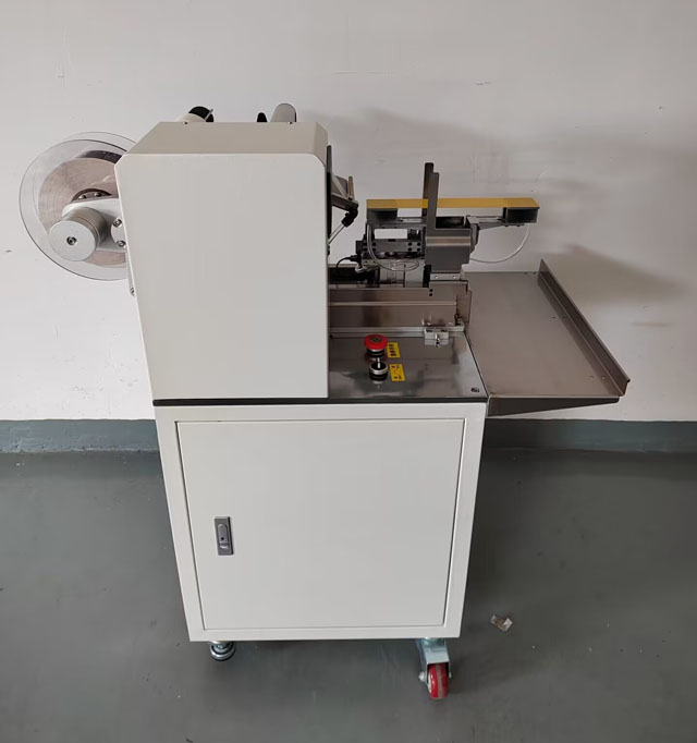 dog food packing labeler (5).jpg