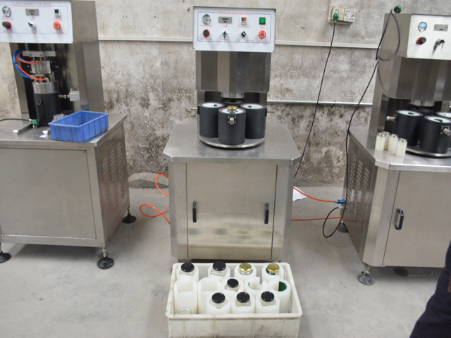 MACHINE with square jars for capper semi automatic.jpg