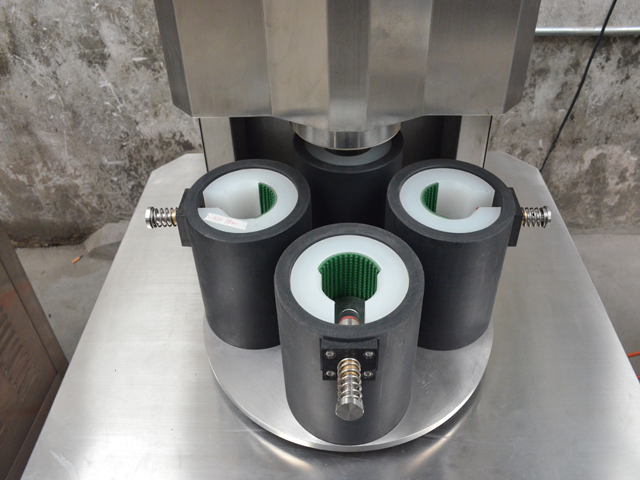 mold for capping jars.jpg