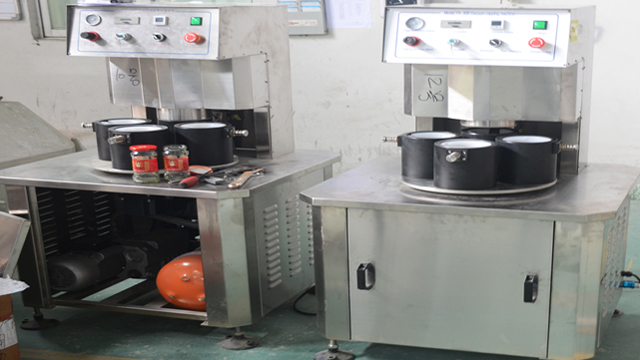 vacuum capping machine equipment.jpg