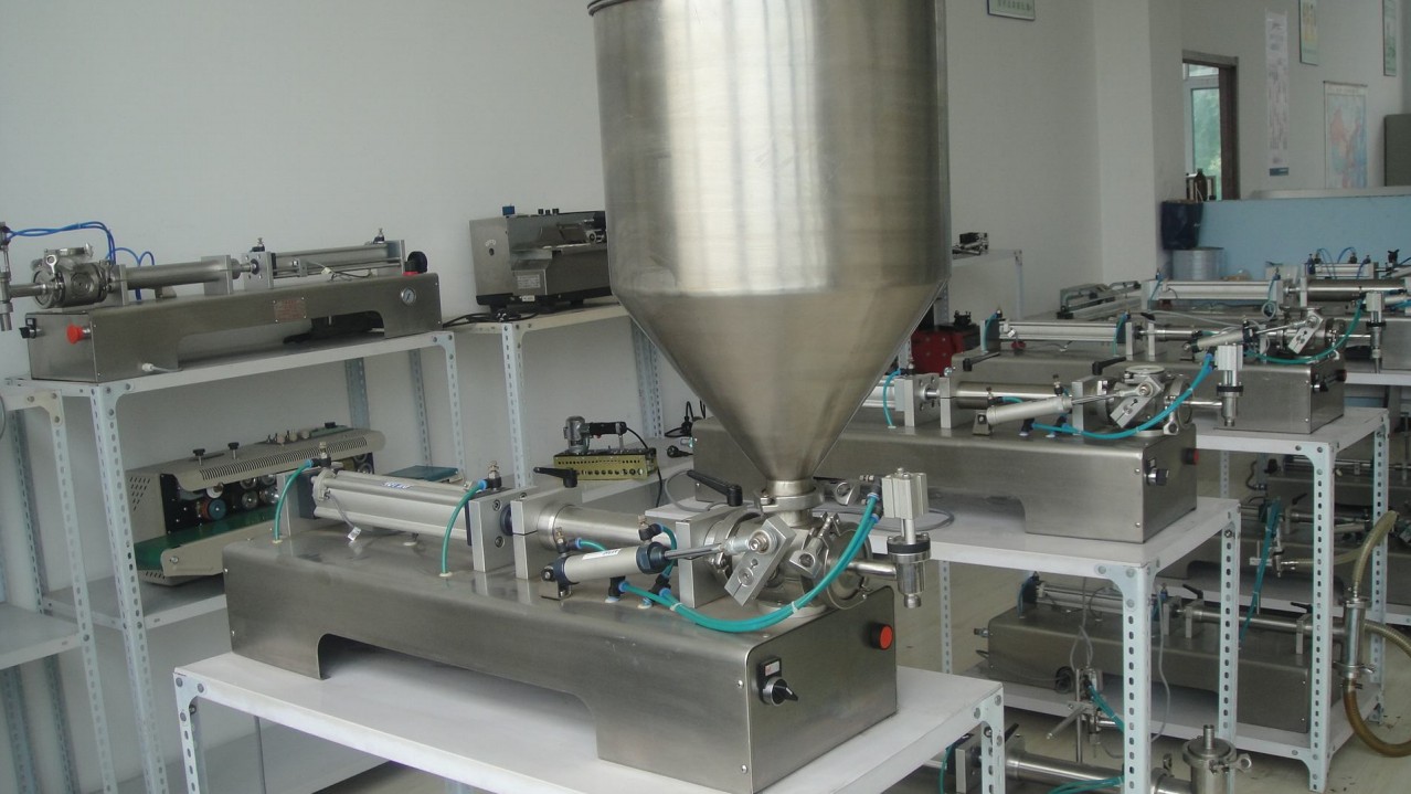 liquid cream lotion filling equipment pneumatic CREAM&LIQUID filling machine.jpg
