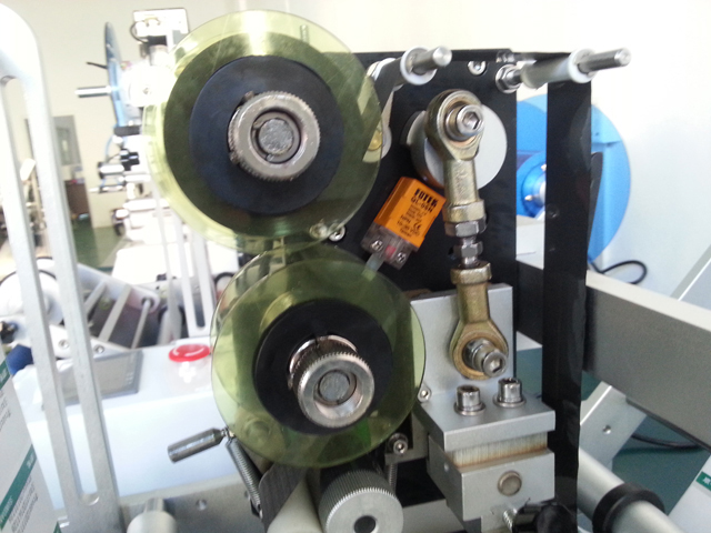 for eran semi automatic tubes labeling machine syringe wit