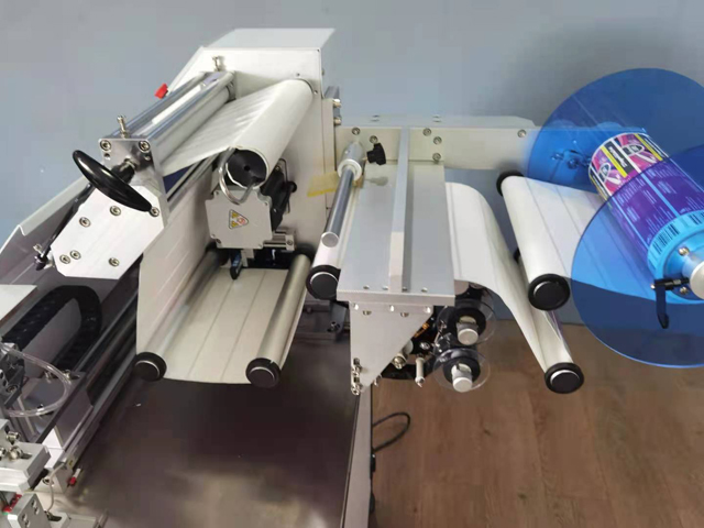 machine labeling sausage (3).jpg