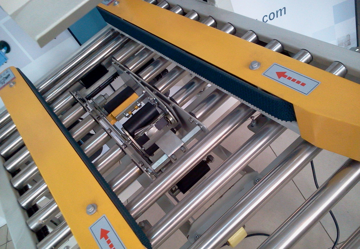 carton sealing stainless steel roll close shot for carton sealing machine semi auto.jpg