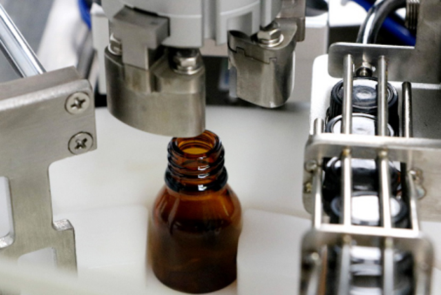 oil bottles filling machine tabletop.jpg