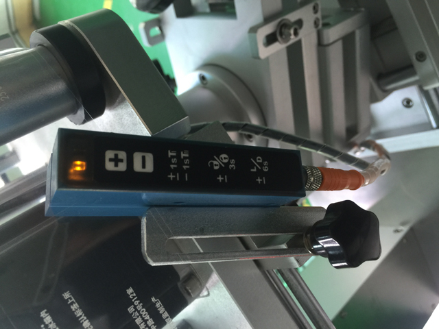 sensor for detecting labels transparent.jpg